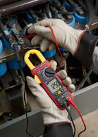 AMP-310-EUR - Clamp Meter, True RMS, 600 A AC, 600 V DC, 30 mm Jaw Opening Max.