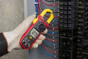 AMP-310-EUR - Clamp Meter, True RMS, 600 A AC, 600 V DC, 30 mm Jaw Opening Max.